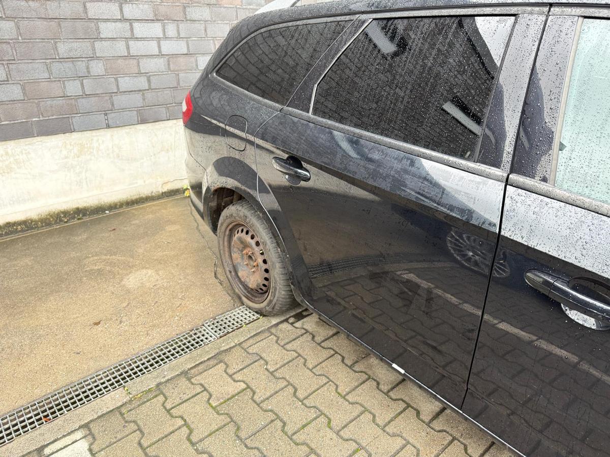 Ford Mondeo BA7 original Tür hinten rechts Panther Schwarz Rohbau Kombi BJ09